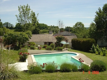 Les Noisettes, entrance and pool