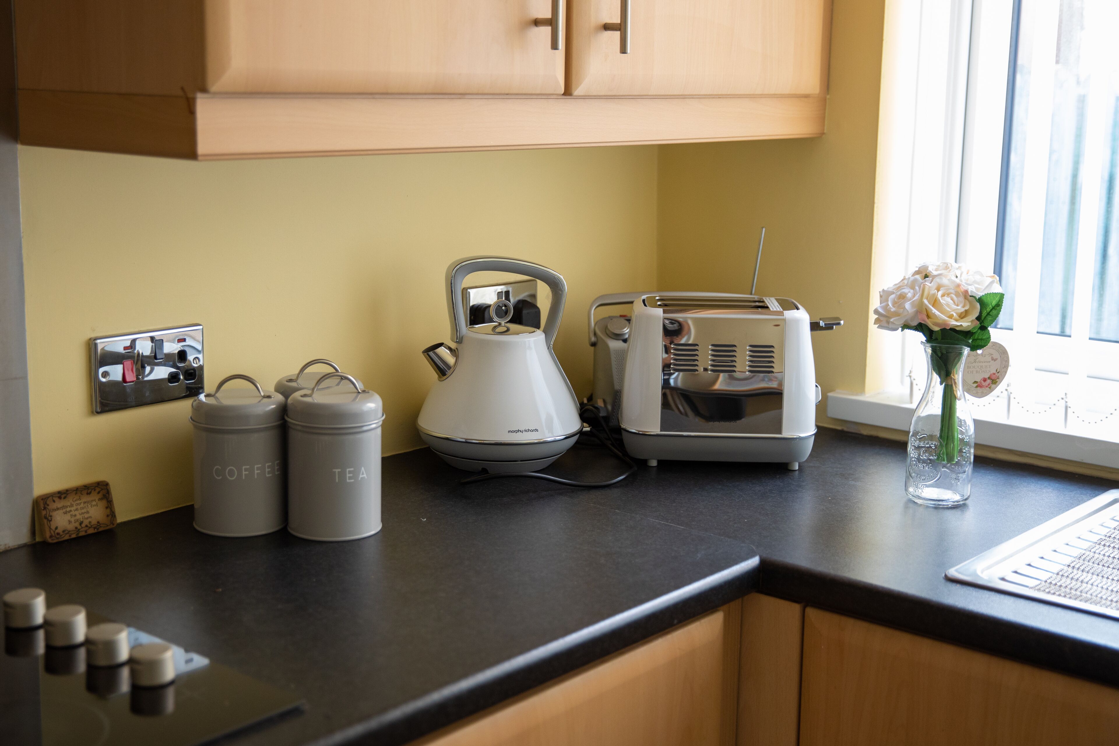 One min from M1 motorway ☘️<br>Pets welcome.. fur babies need a staycation too 🐶 