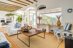 TV, books, offices - Los Olivos, · Los Olivos (Kritinia)