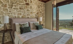 1 soverom, safe på rommet, strykejern/-brett og wi-fi