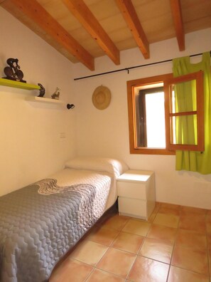 3 bedrooms, iron/ironing board, travel crib, free WiFi