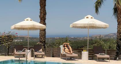 Panoramic Views, heated pool & barbecue!