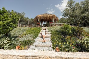 Property grounds - Villa Ag. Georgios – Seaview Palm Retreat (Rethymno)