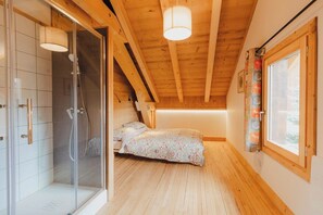 3 chambres, lit parapluie, draps fournis