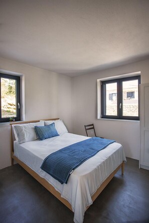 4 habitaciones, tabla de planchar con plancha y cuna de viaje 