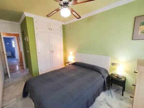 2 bedrooms, bed sheets