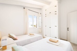 3 soveværelser, skrivebord, strygejern/strygebræt, Wi-Fi