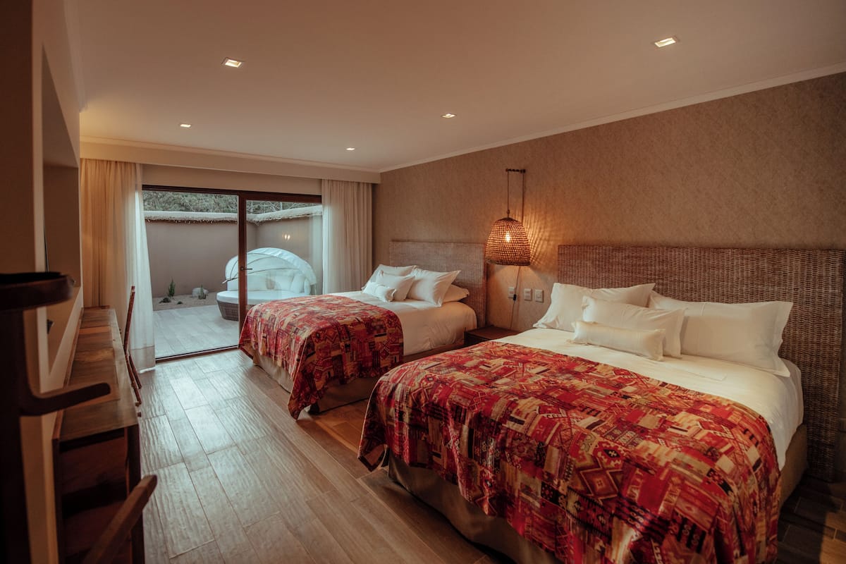 Chambre Double Deluxe, 2 grands lits, patio, cÎté montagne