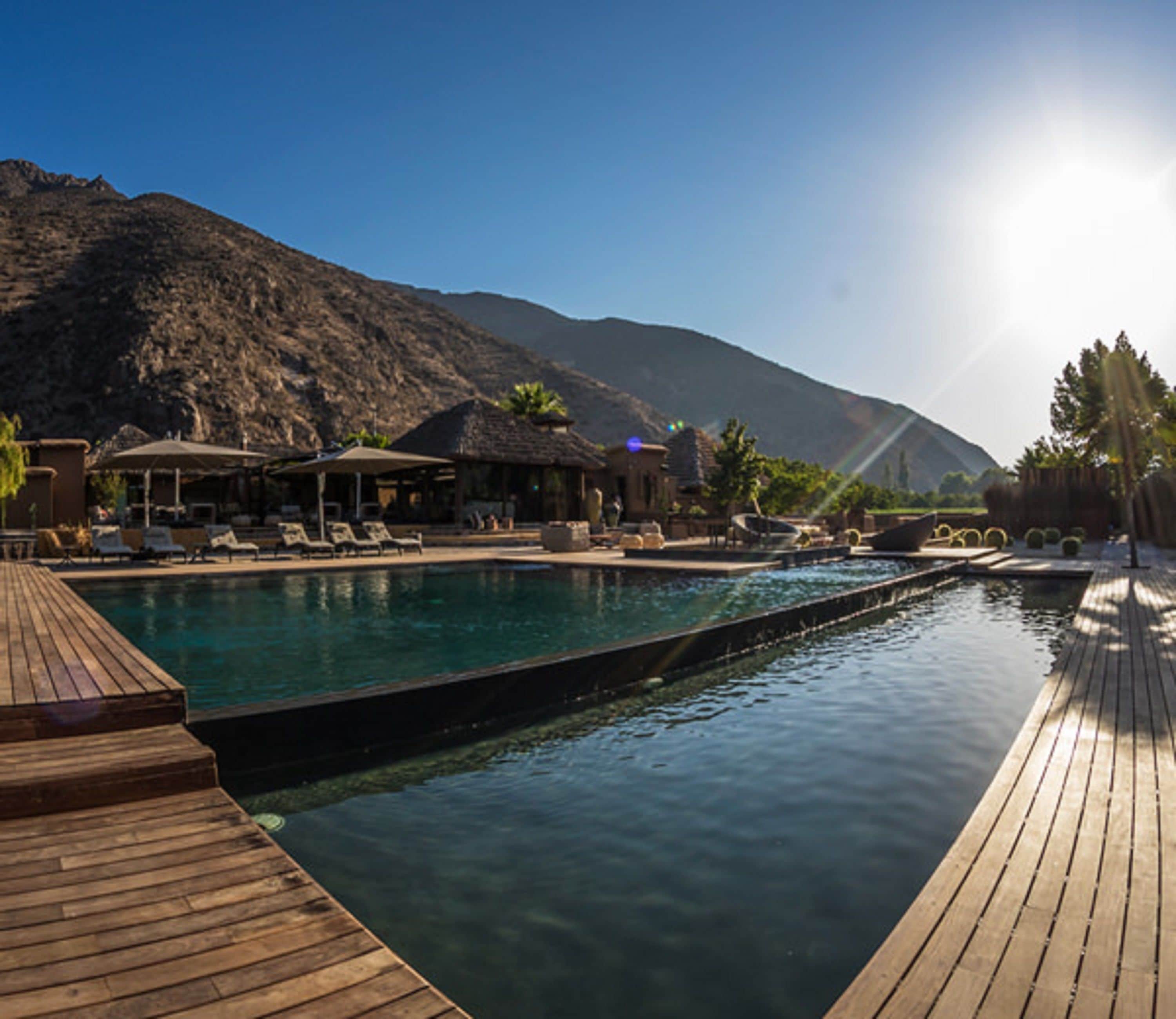 2 piscinas al aire libre (de 08:00 a 23:00), sombrillas, tumbonas