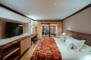 Deluxe Room, 1 King Bed, Mountain View | 3 bedrooms, premium bedding, in-room safe, individually decorated - Casamolle Villa & Golf (Vicuña)