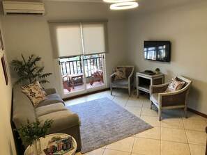 Leilighet – city, 2 soverom, balkong, byutsikt (ORQUIDEA) | Oppholdsområde | Flatskjerm-TV