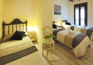 4 bedrooms, in-room safe, desk, soundproofing