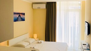 Studio | In-room dining - Orbe Sea Tower ONE (Batumi)