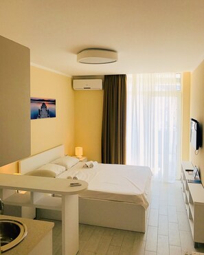 Studio | In-room dining - Orbe Sea Tower ONE (Batumi)