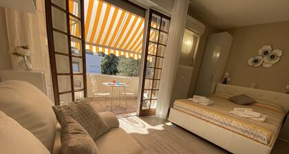 BELLAGIOSSA TERARASAKUNTA SOLARIUMILLA JA PYSÄKÖINTI