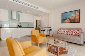 City Apartment, 1 King Bed with Sofa bed, Non Smoking, City View | Living room