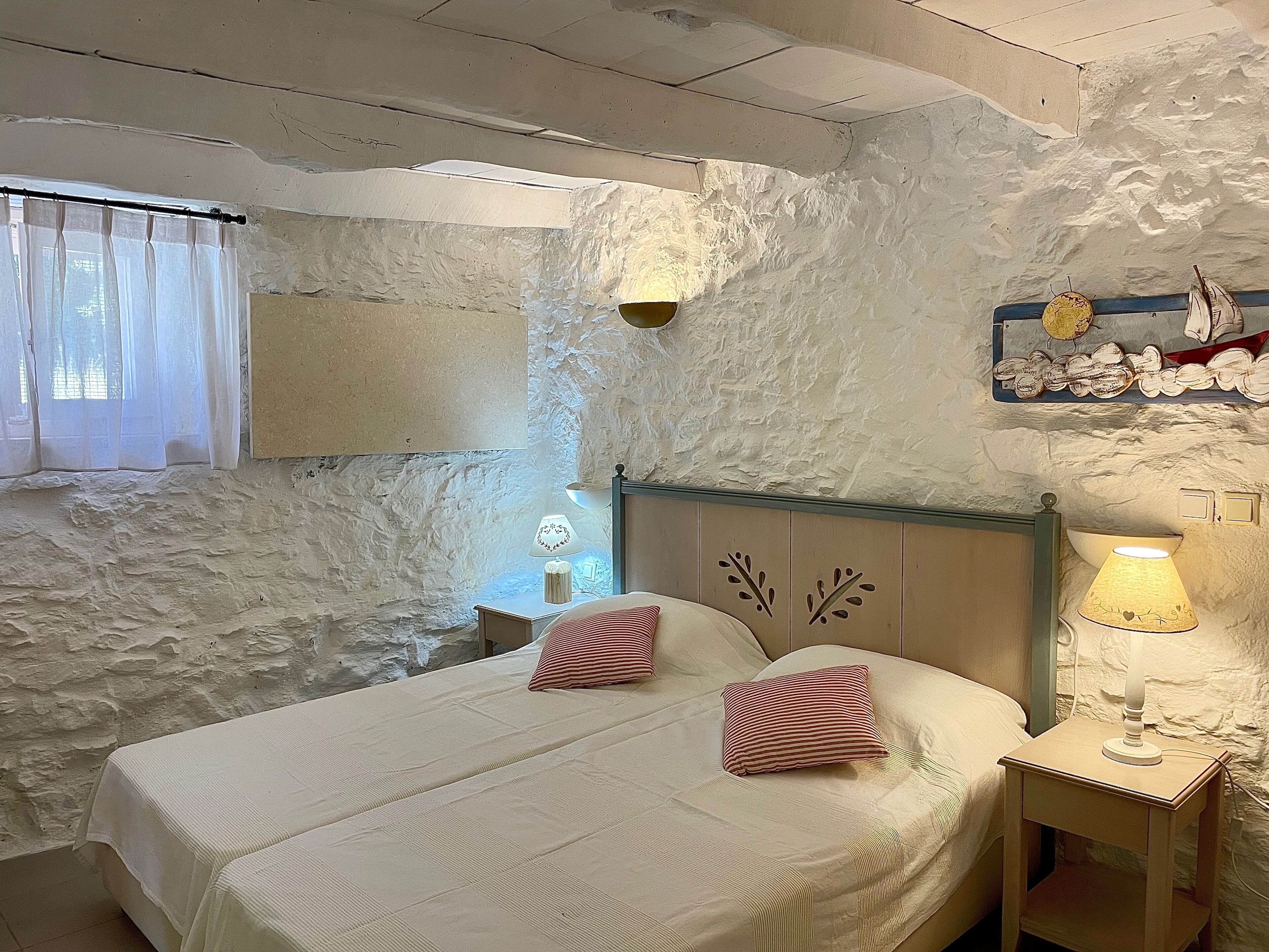 2 habitaciones, tabla de planchar con plancha y wifi gratis 