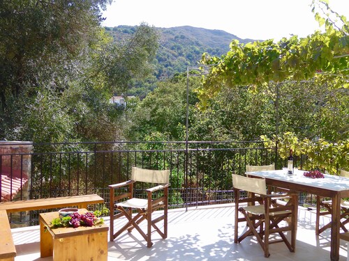 Country house near SPILI with peaceful garden, orange trees and jacuzzi