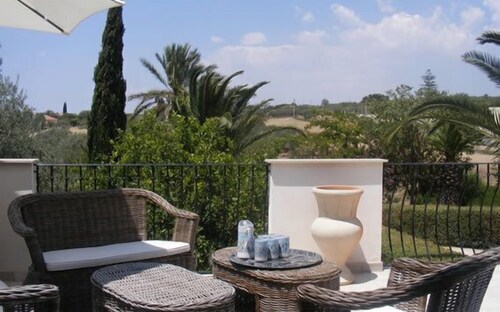 Villa Albero Limone Luxury 3 bedroom 4 bathooms farmhouse private pool and wif