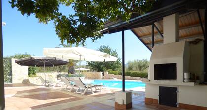 Villa Albero Limone Luxury 3 bedroom 4 bathooms farmhouse private pool and wif