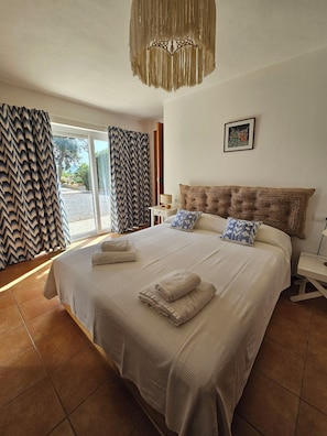 6 chambres, coffres-forts dans les chambres, fer et planche Ă repasser