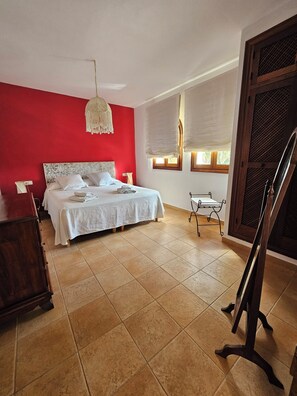 6 bedrooms, in-room safe, iron/ironing board, WiFi