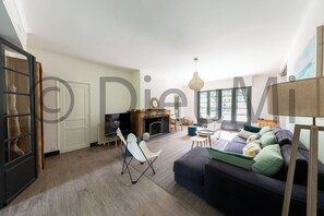 Smart TV, fireplace, video games, ping pong