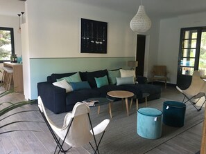 Smart TV, chimenea, videojuegos y tenis de mesa 