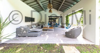 Villa 170m² Standing 6 ch 14 pers, heated pool, 200m beach, 300m center