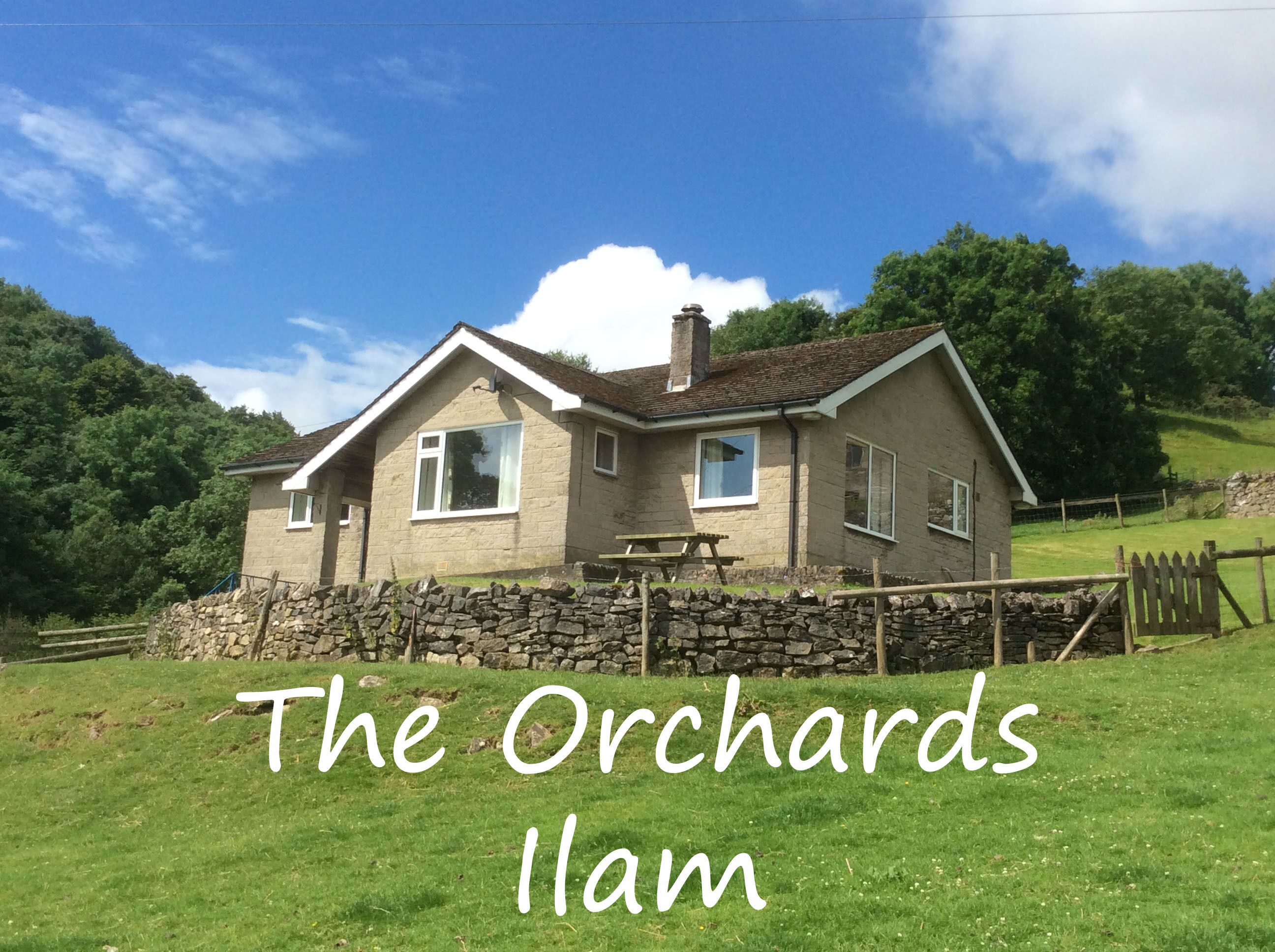 Surrounded by meadows, super views, log fire, great walking!  Alton Towers 12km