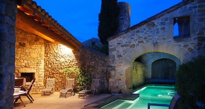 Mas de la Chapelle ~ piedra Maison de Maitre con piscina climatizada.