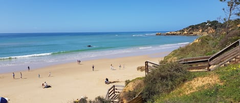 Una playa cerca