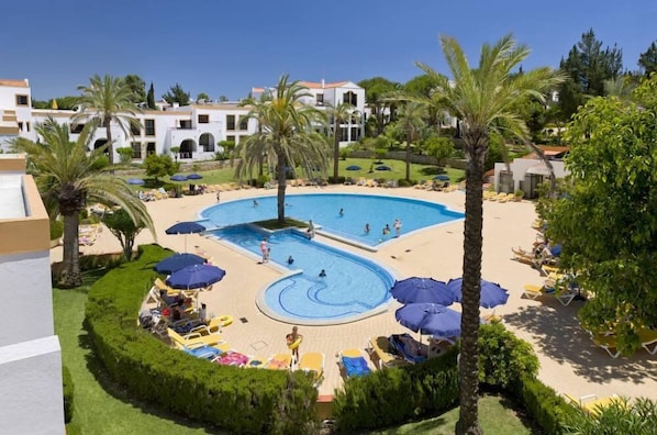 Piscine couverte, piscine extérieure