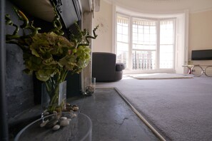 Interior - Regency Retreat  - Stylish Apartment with sea views and balcony. Great Location. (Brighton)