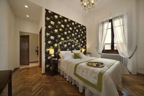 1 bedroom, desk, WiFi, bed sheets