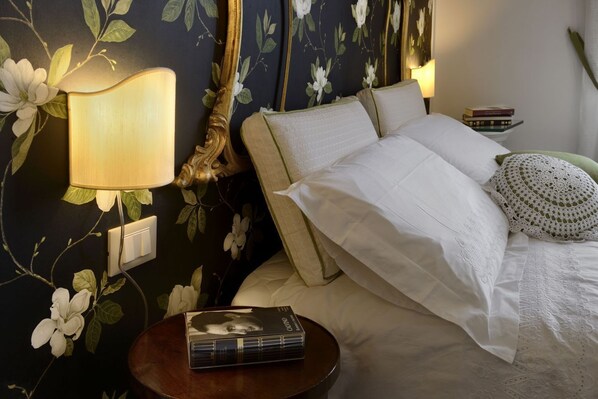 1 bedroom, desk, WiFi, bed sheets