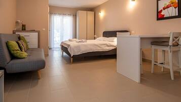1 bedroom, free WiFi, bed sheets