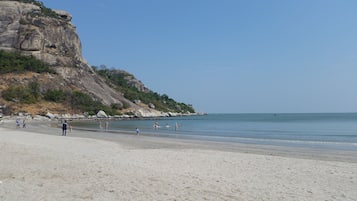 Una spiaggia nelle vicinanze