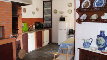 Geladeira, micro-ondas, fogão, cooktop