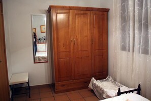 2 dormitorios, tabla de planchar con plancha, wifi y ropa de cama