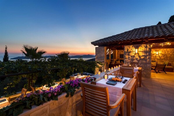 Outdoor dining