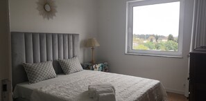 6 bedrooms, travel cot, free WiFi, bed sheets