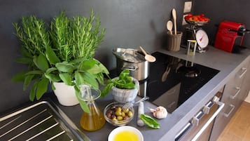 Fridge, microwave, oven, dishwasher