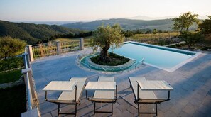Terrace/patio - Villa Trevi - Private villa with pool (Trevinano)