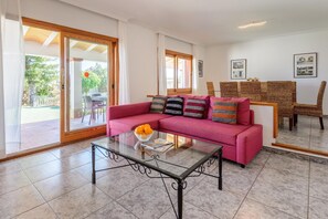 Televisie en een open haard