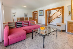 Televisie en een open haard