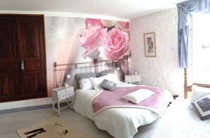 4 chambres, bureau, fer et planche à repasser, accès au Wi-Fi (inclus)