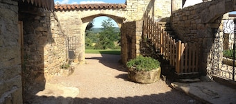 18th-century estate gîte for10 people