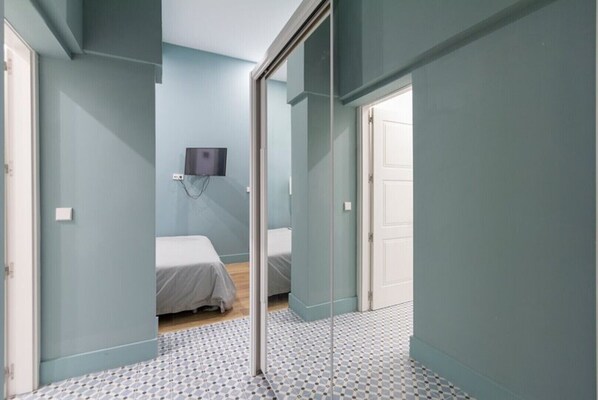 1 bedroom - BED AND BREAKFAST ONLY HUERTAS-4 (Madrid)