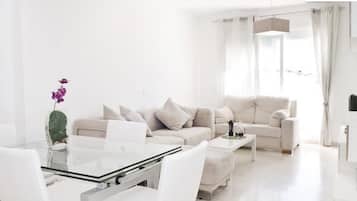 Una televisión de pantalla plana